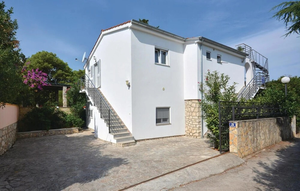 Amazing Home in Stari Grad With Wifi and 1 Bedrooms