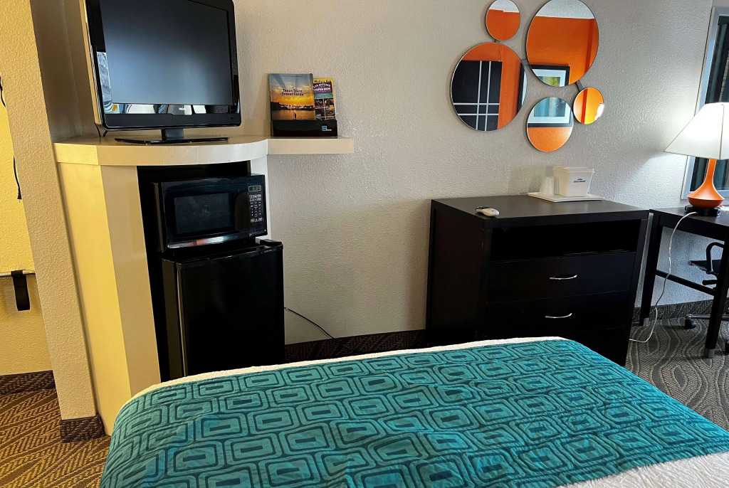 Howard Johnson by Wyndham Houston Heights Downtown