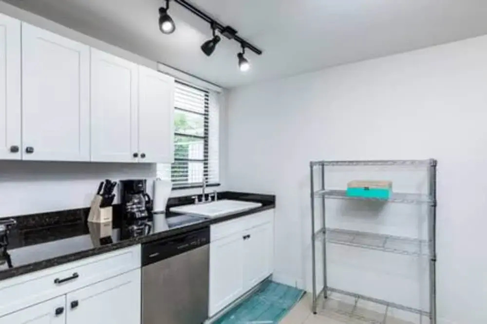 1720 Wa Kee 1B 4 Queen Beds Sleep 8 Pool Parking Wi-fi Patio