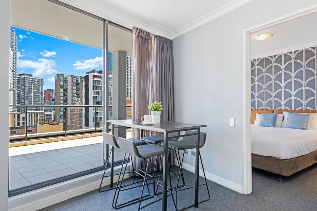 KOZYGURU Sydney CBD Lovely 2 Bedroom APT with Amazing City View NHA653