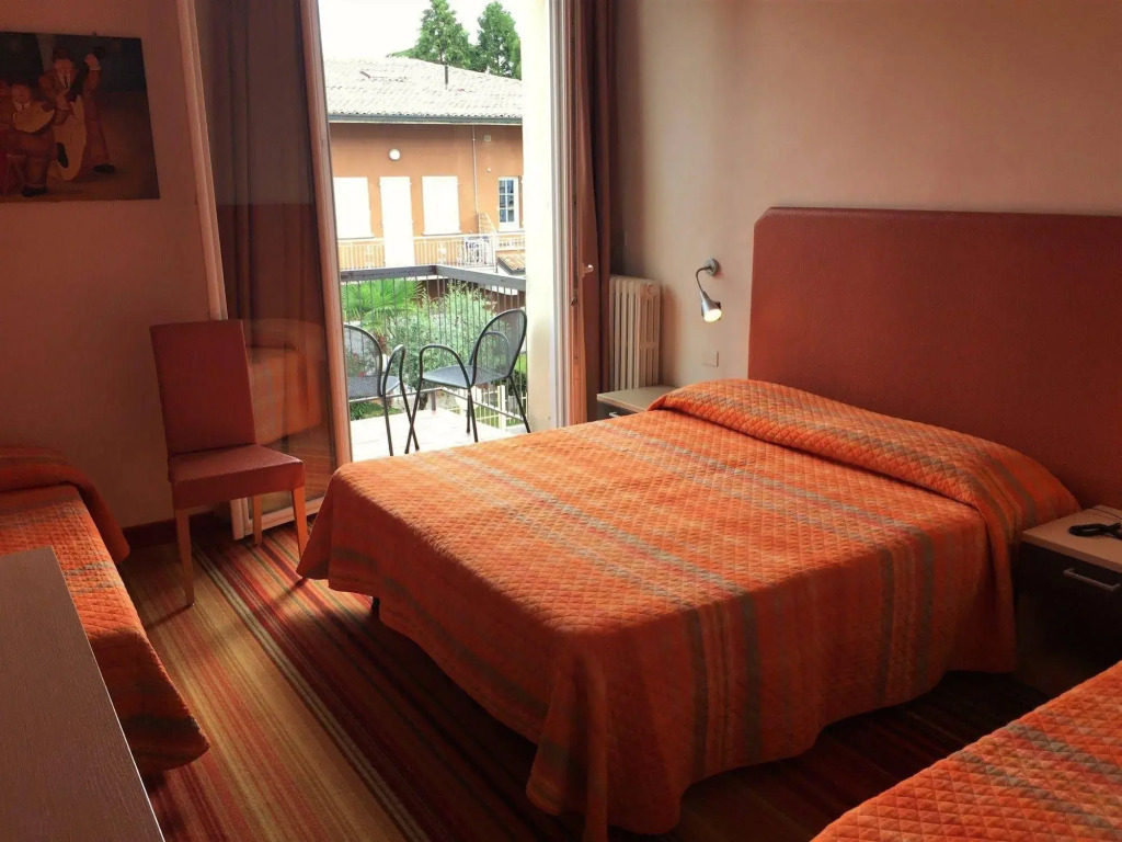 Hi Hotels Sirmione - Lakeview Pool