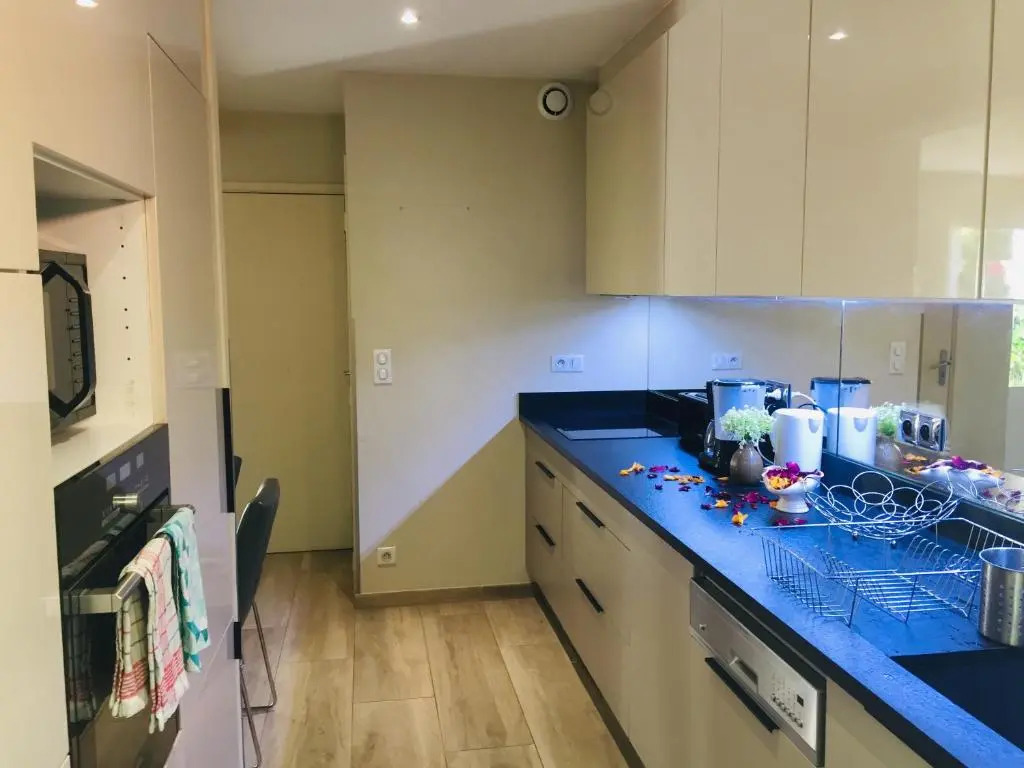 Villa 3 room, private pool , 2 min beach by car 20 min from croisette by bus