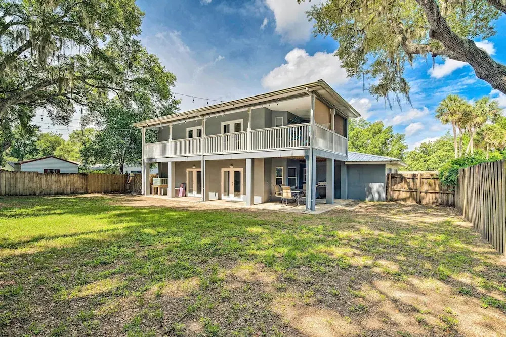 Hot Tub + Game Room: Crystal River Retreat!