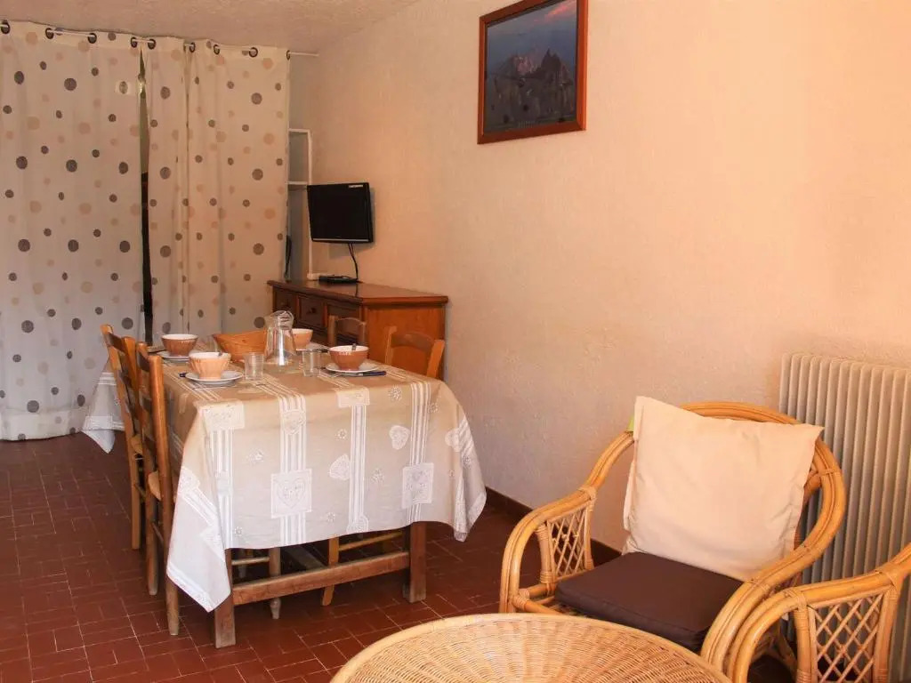 Appartement Vars, 1 pièce, 4 personnes - FR-1-330B-150