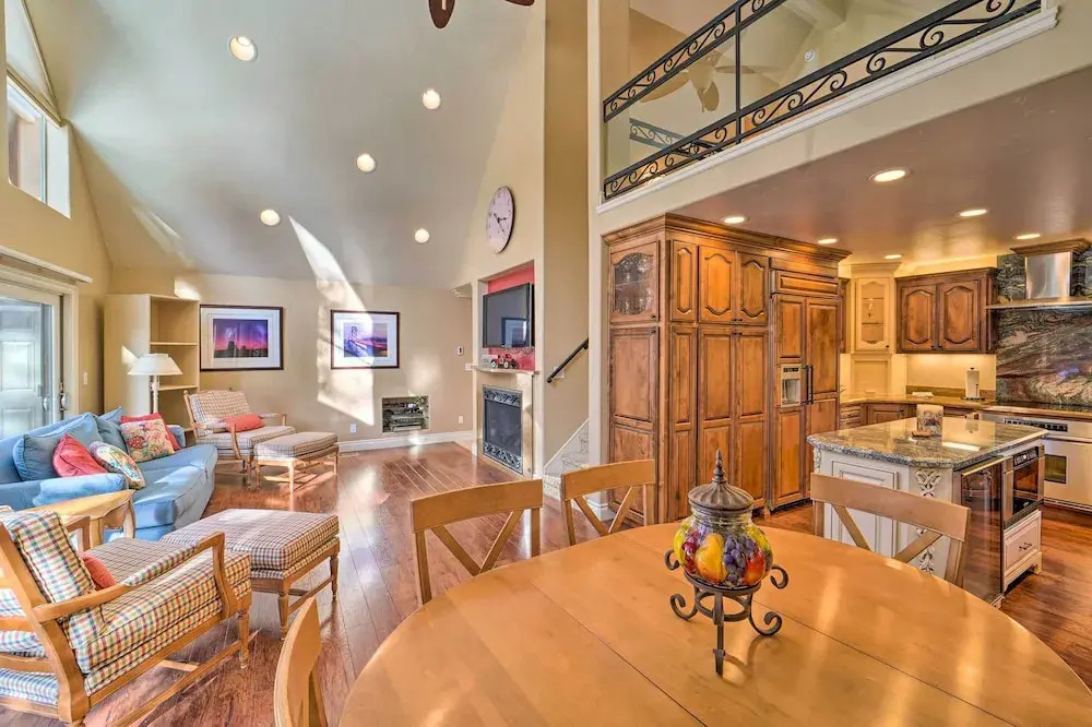 4 Mi to Dtwn Truckee: Tahoe Donner Home w/ Hot Tub