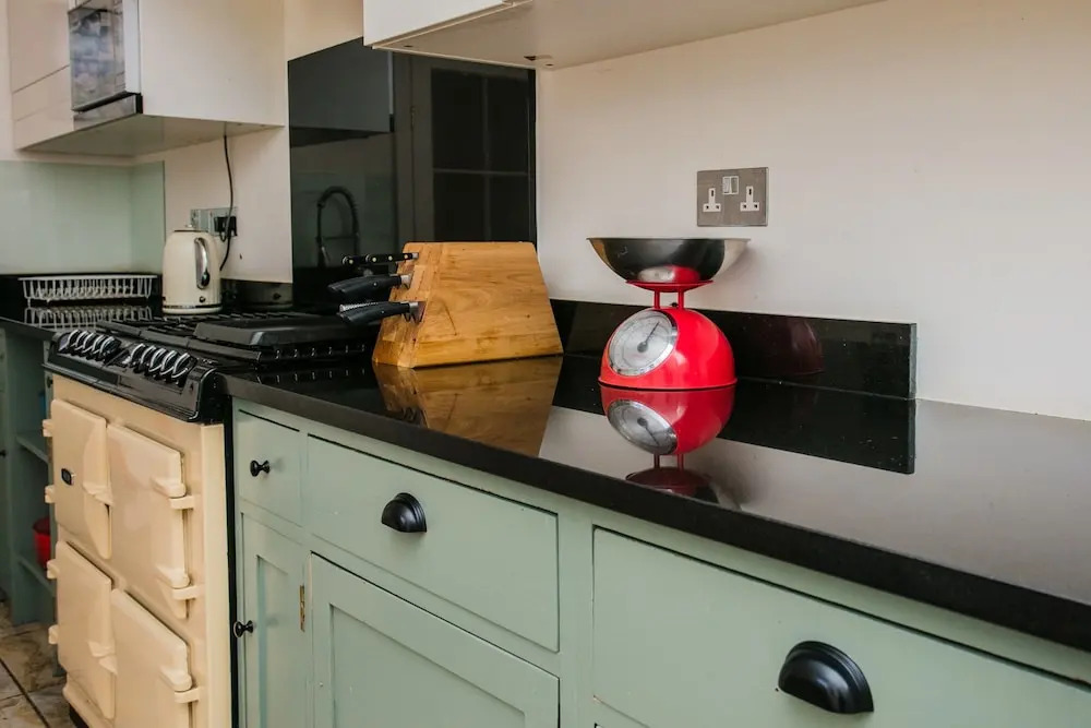 3 Bedroom Family Home Sleeps 6 in Camden