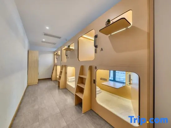 Z-Designer BERPUNKDESIGNCINE Exclusive Capsule Hotel