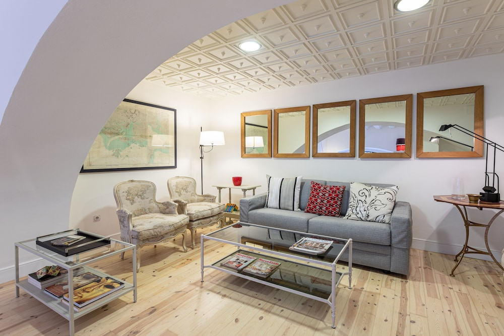 Modern Apartment 2 Bd & 2 Bth Near the Cathedral Catedral V