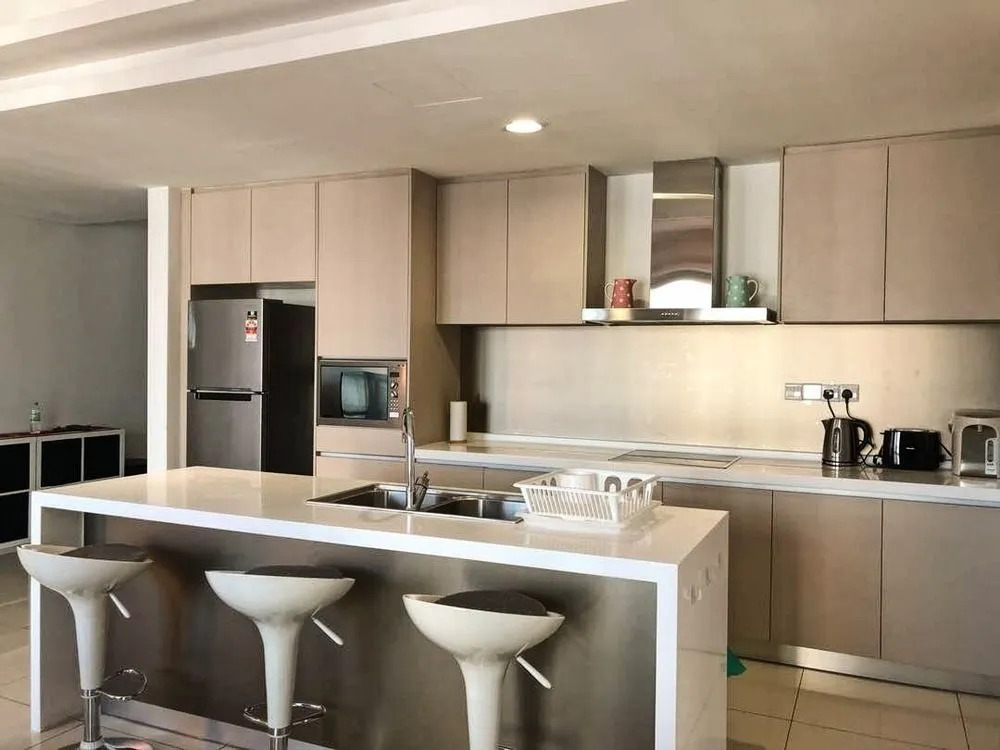 Executive 3 BR Condo by Naren