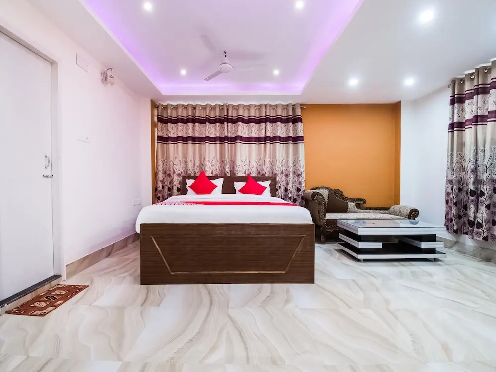 Capital O 27616 Hotel Mega Royal