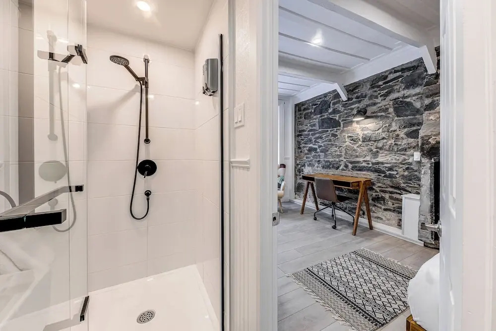Gorgeous 3 Bedroom 2-floor Old Townhouse