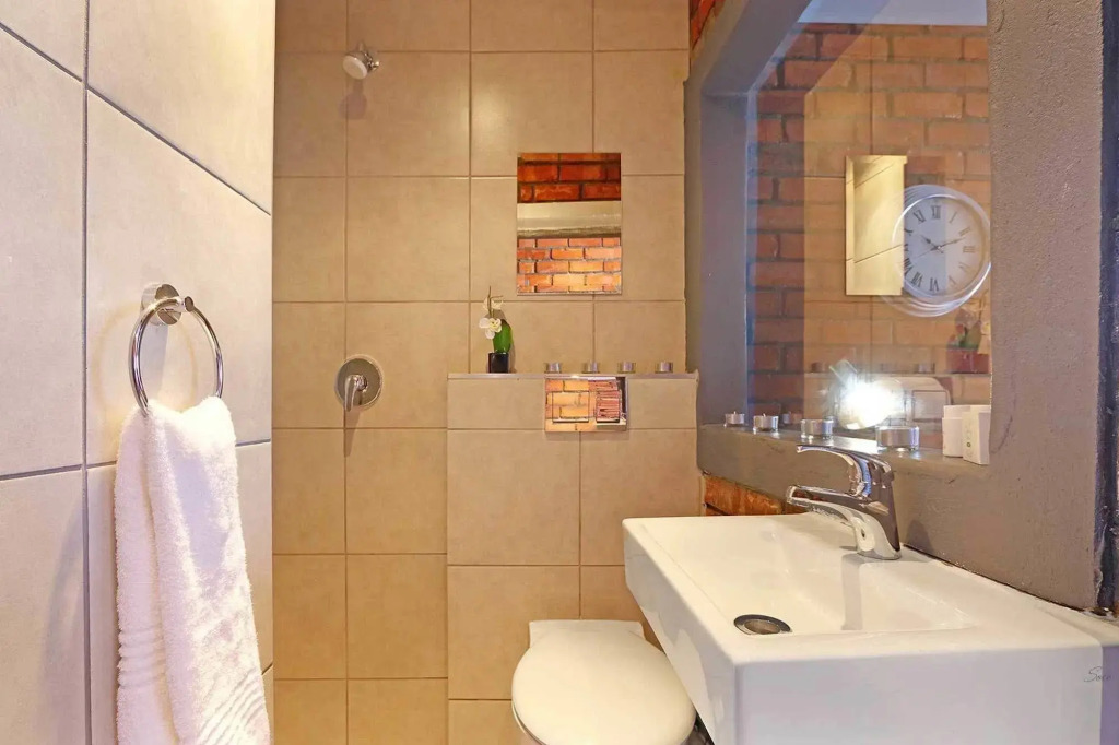 Happy Rhino Hotel