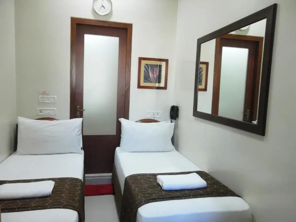Elphinstone Hotel