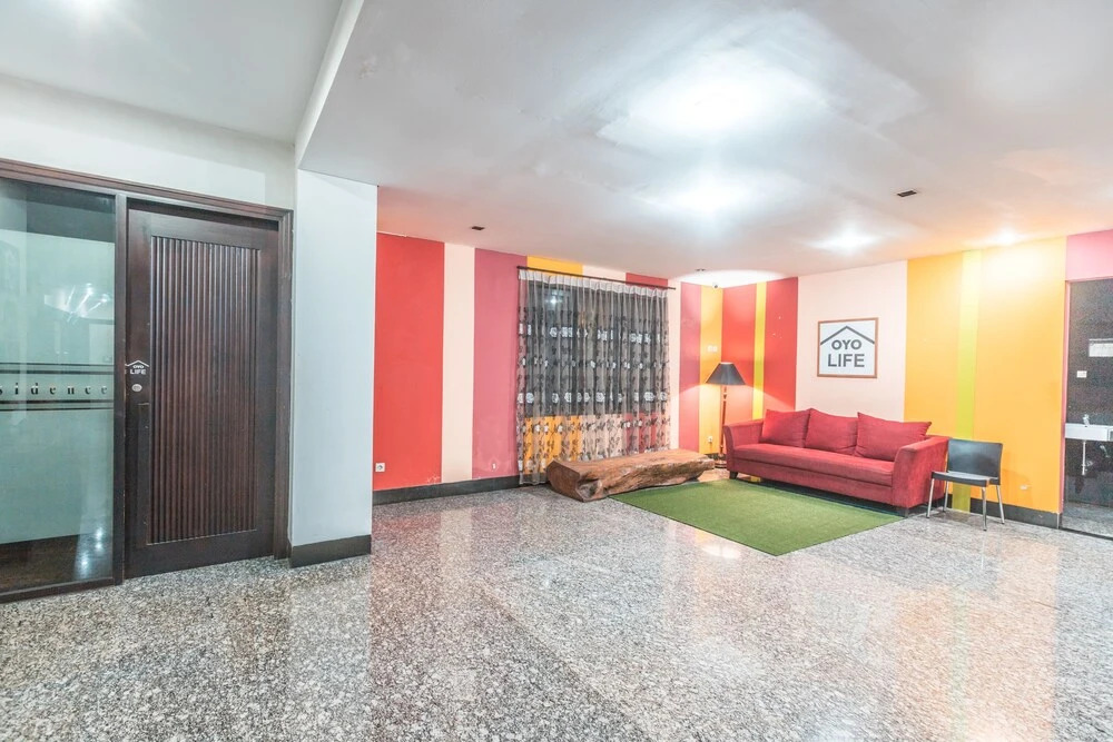 OYO Life 1437 W Residence