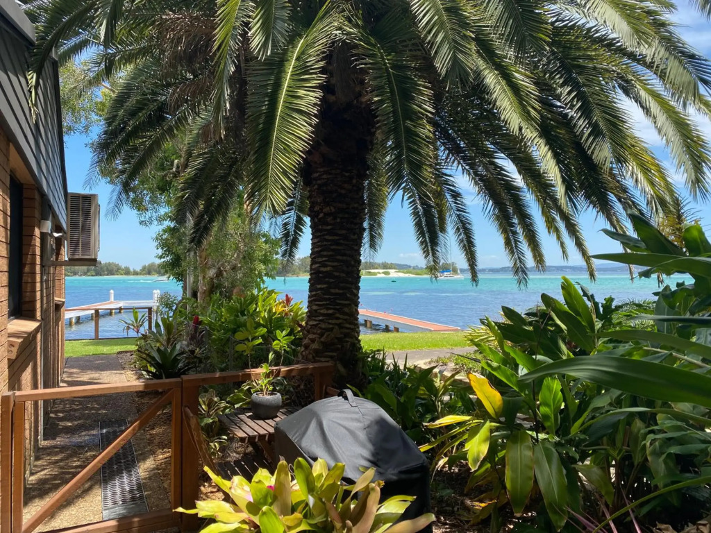 Serenity by the Lake - Romantic Waterfront Couples Getaway