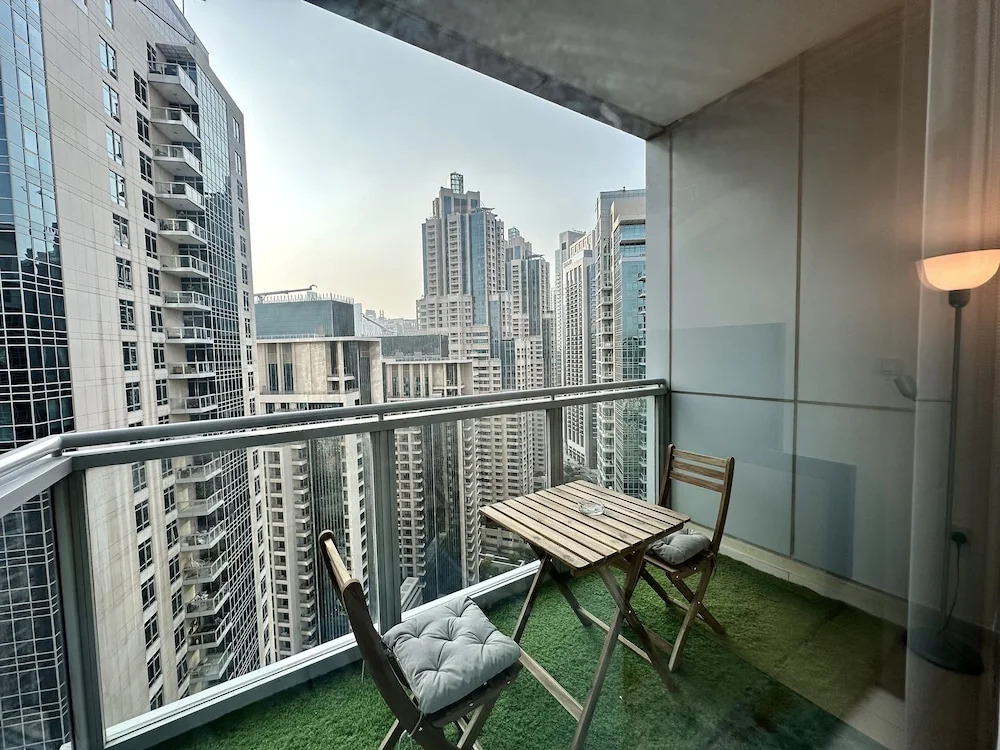 Lux BnB I The Residences I Sky Line Views