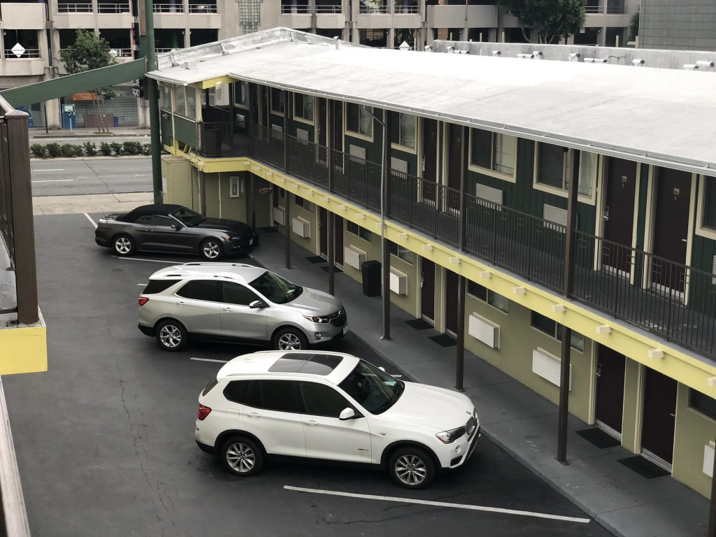 Lombard Plaza Motel