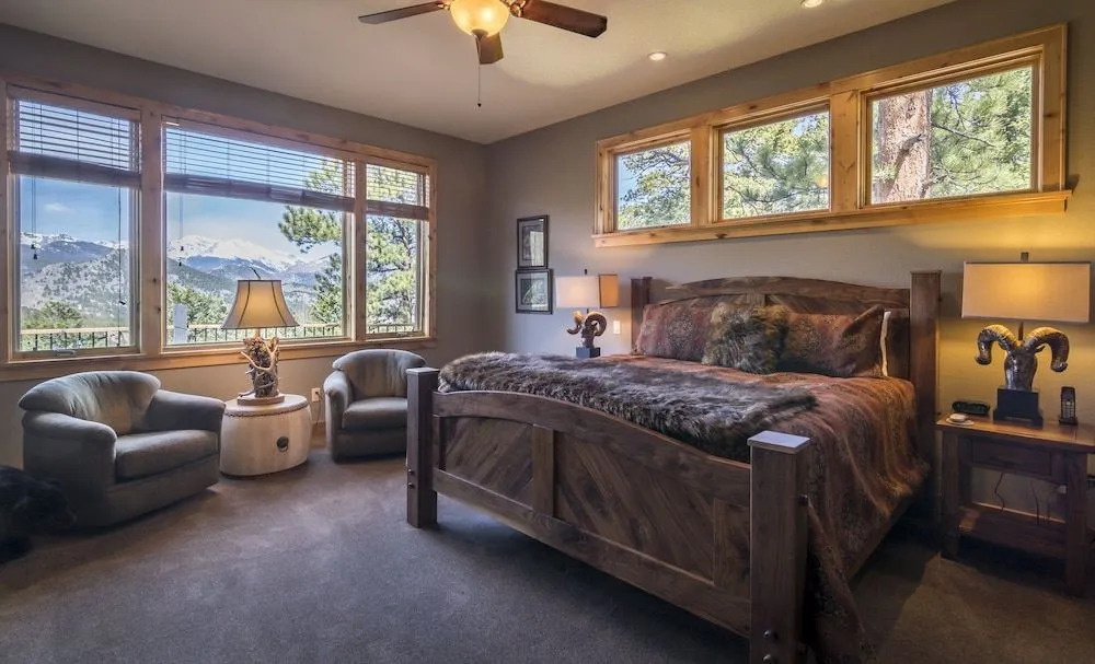 Garlands' Alpine Lodge Luxury Vacation At Windcliff 3 Bedroom Home by RedAwning