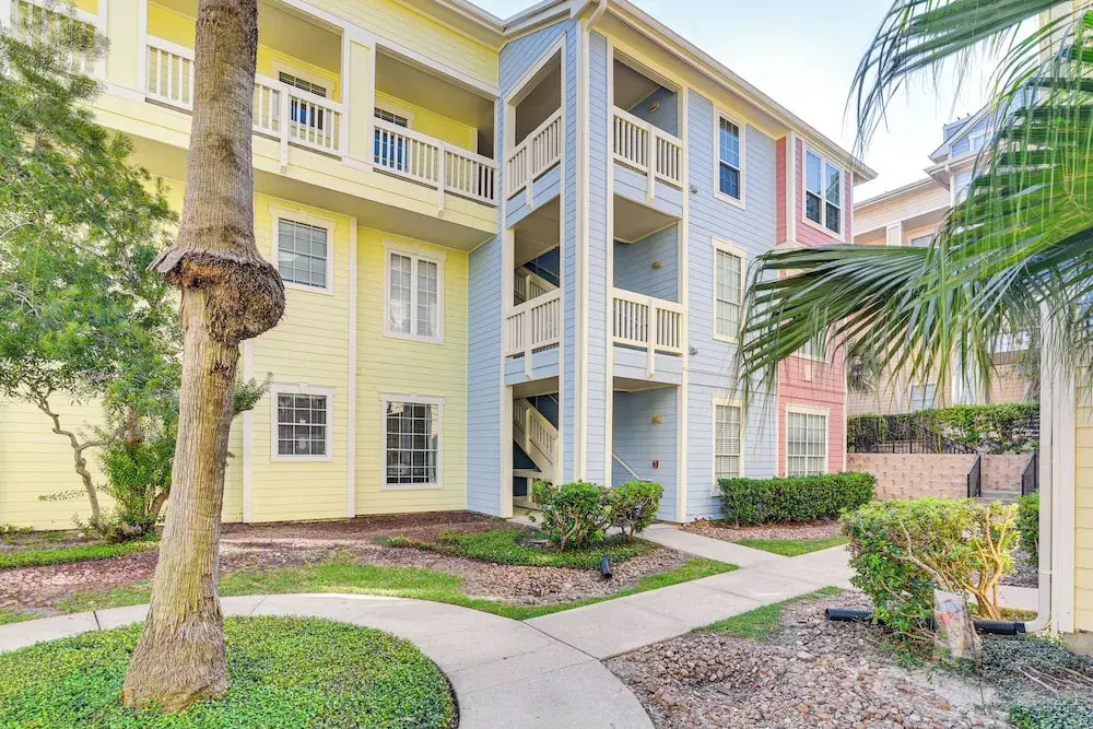 Walk to Babe's Beach! 3rd-floor Condo w/ Pool