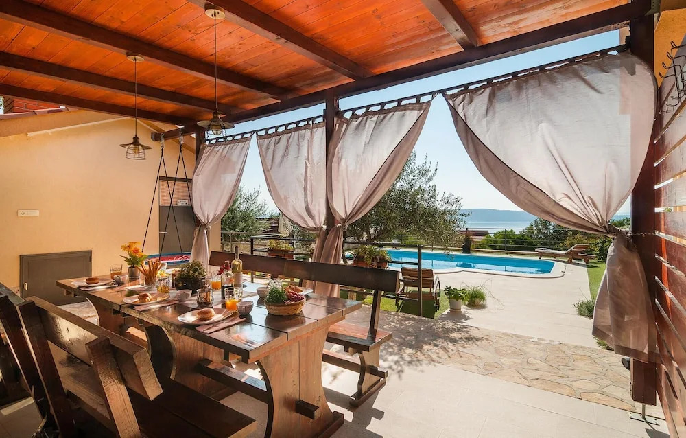 Amazing Home In Kastel Sucurac