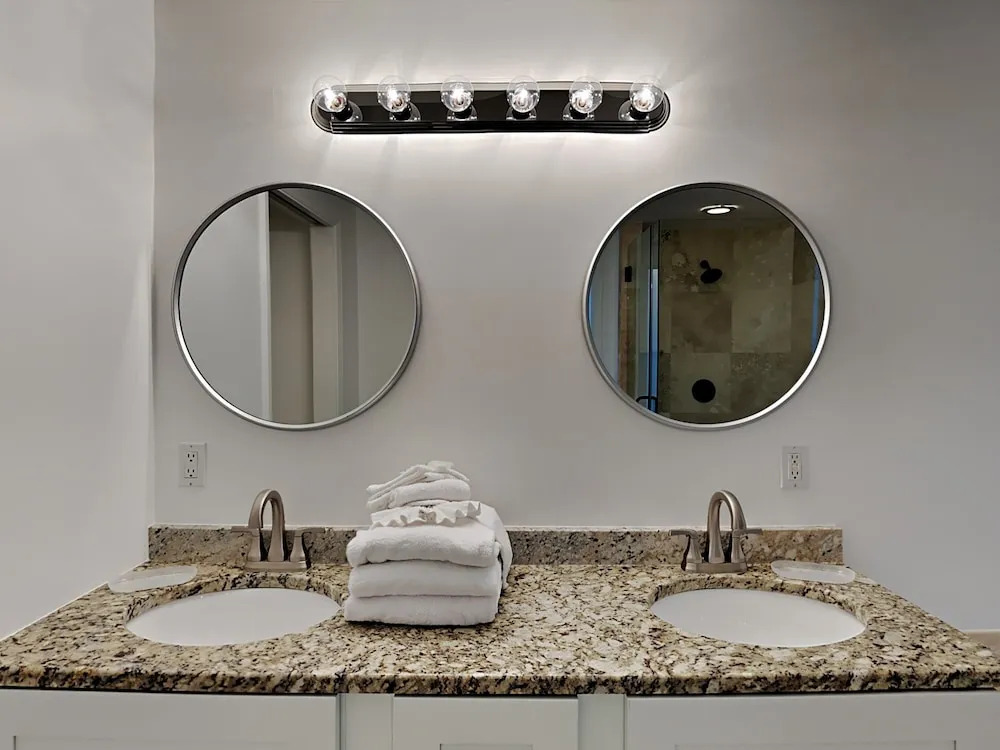 Silver Beach Towers #1404w