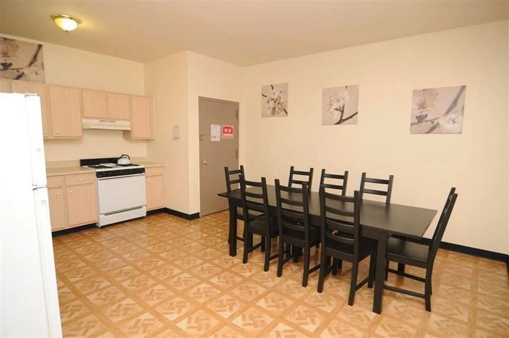 Brooklyn Deluxe Suite Apartments