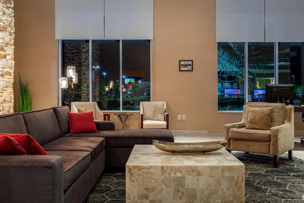 DoubleTree by Hilton Hotel Savannah Airport