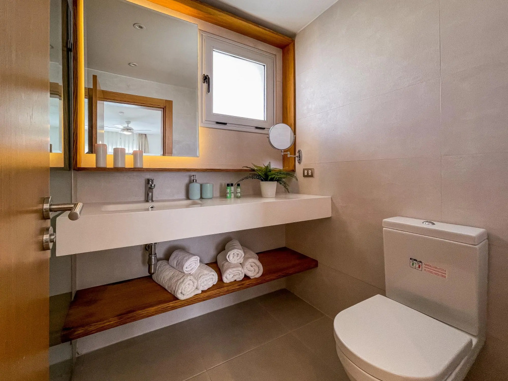 Gorgeous apartment steps from the beach.  B3