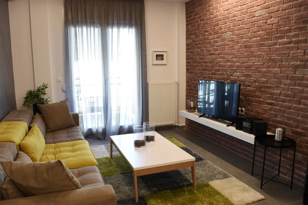 Gusto Luxury Apt Must