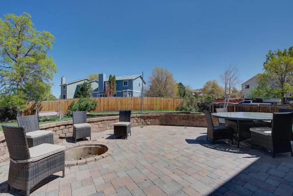 Mtn Views, Quiet Oasis/King Beds+Centrally Located