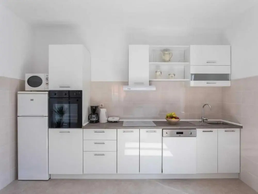Apartment IV & LA