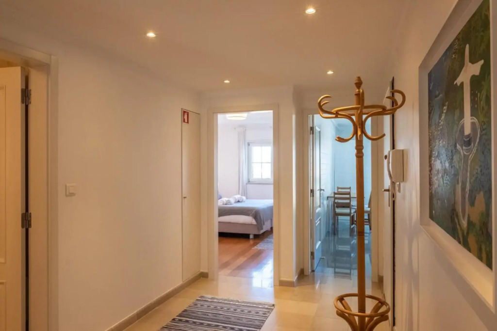 Stylish and Beautiful Apartment with Parking 24 by Lisbonne Collection