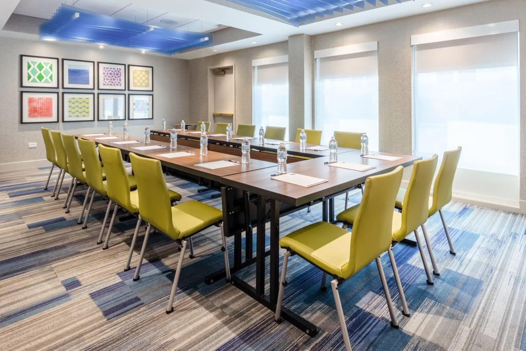 Holiday Inn Express & Suites Chicago-Midway Airport by IHG