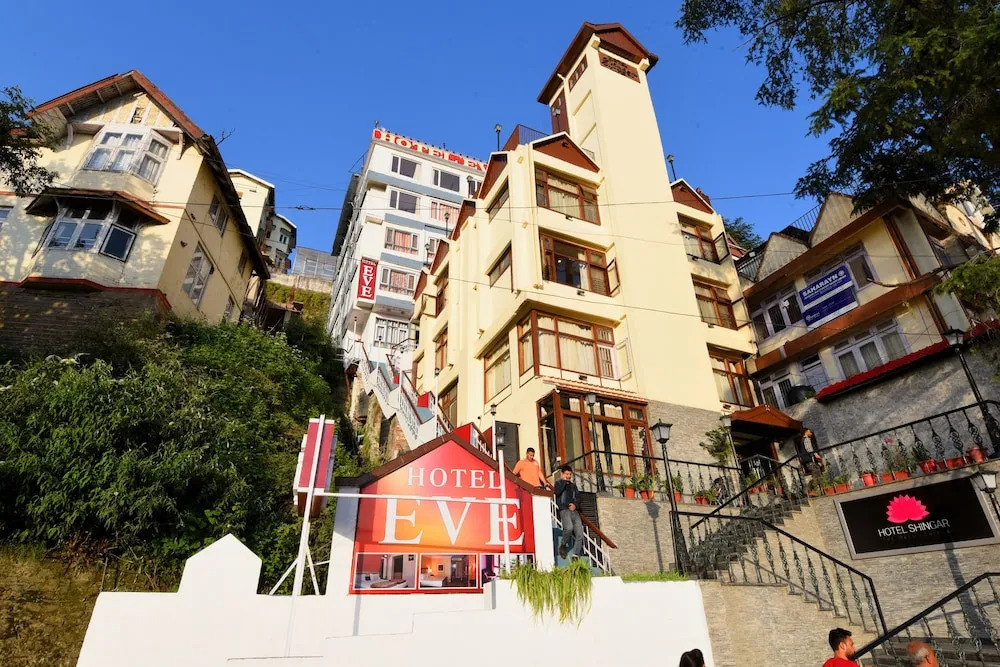 OYO 15765 Hotel Eve