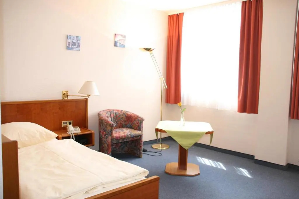 atrium Hotel