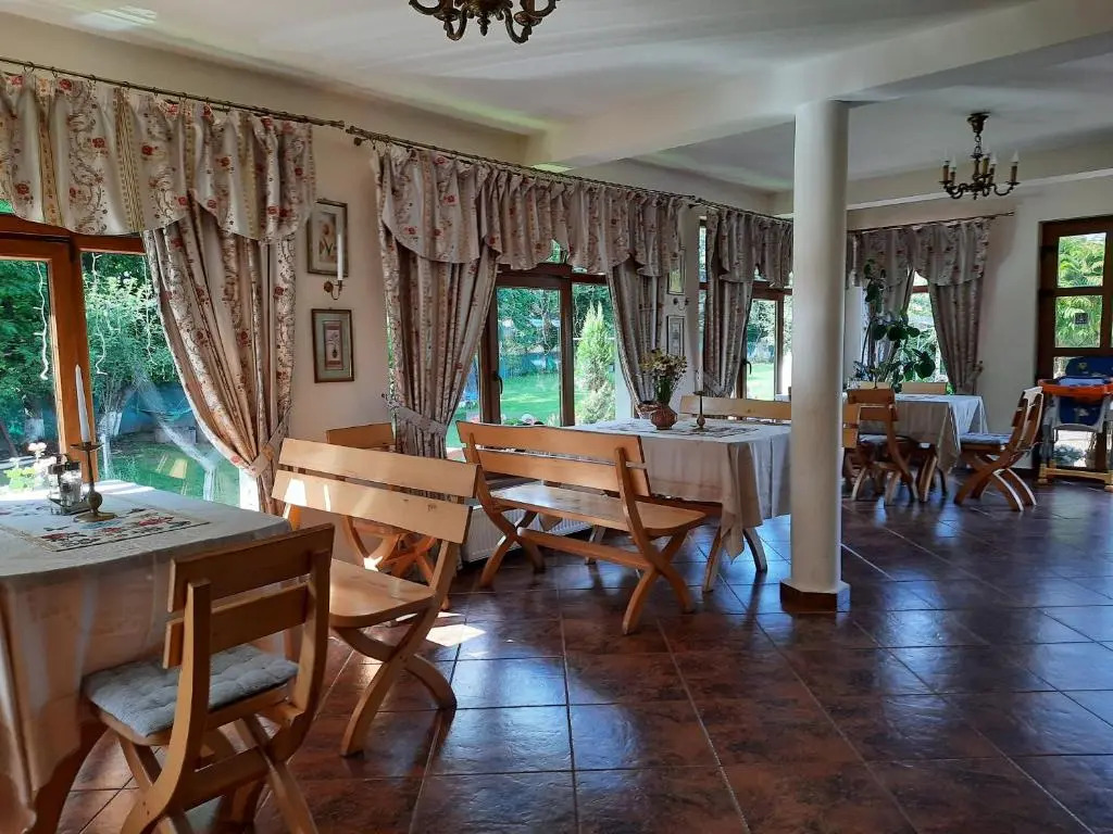PENSIUNE RESTAURANT POIANA AVRIGULUI loc de joaca pentru copii