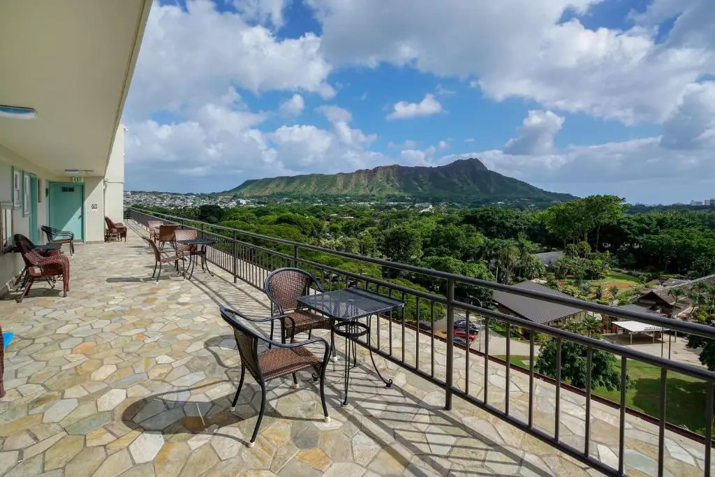 @ Marbella Lane Mountain View Studio, steps from Wakiki Beach