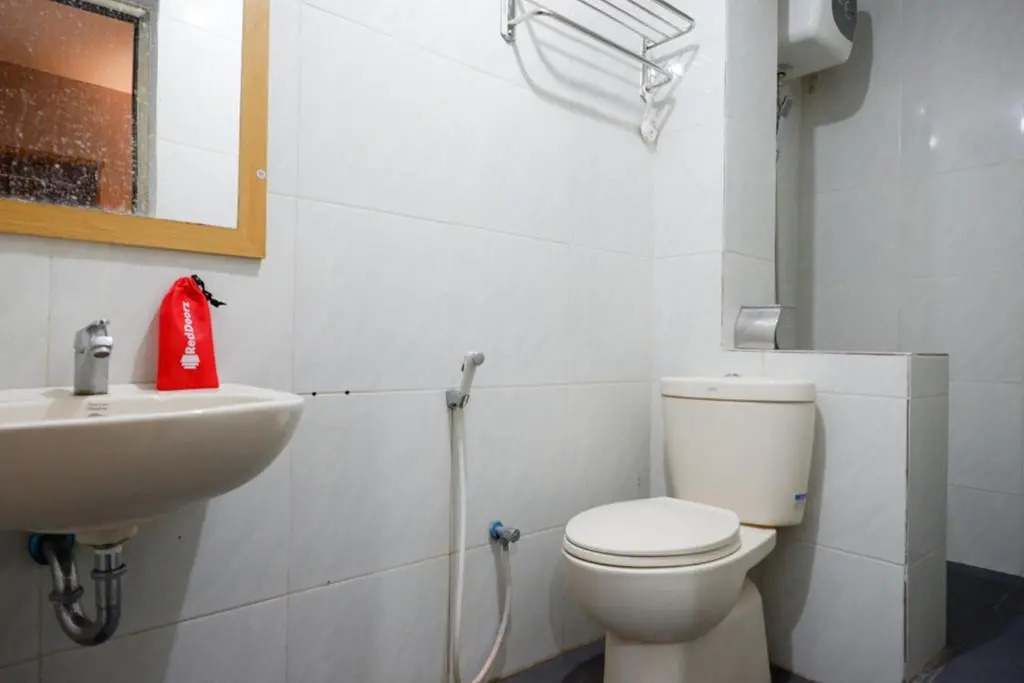 RedDoorz Plus near Haluoleo University