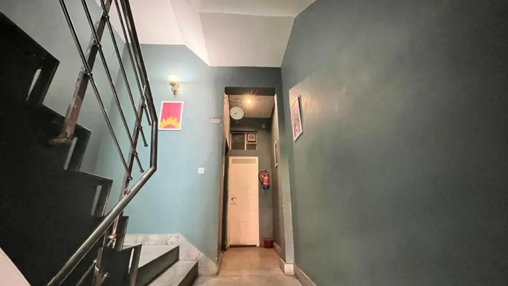 Qotel Comfort Golden Saffron - Hotel in Punjabi Bagh Near Metro