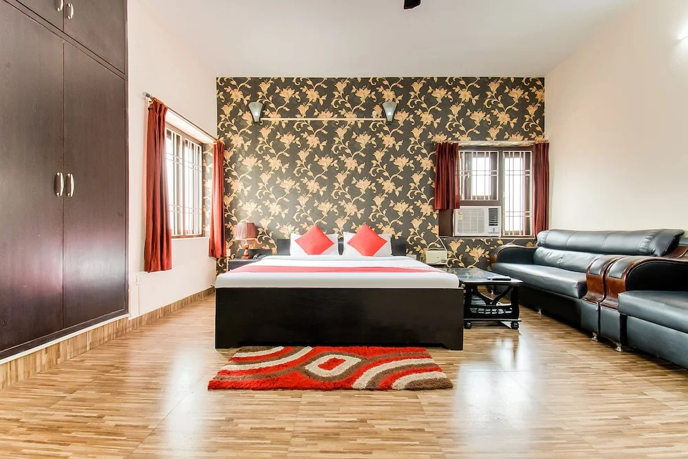 Oyo 60880 Grand Imperia Inn
