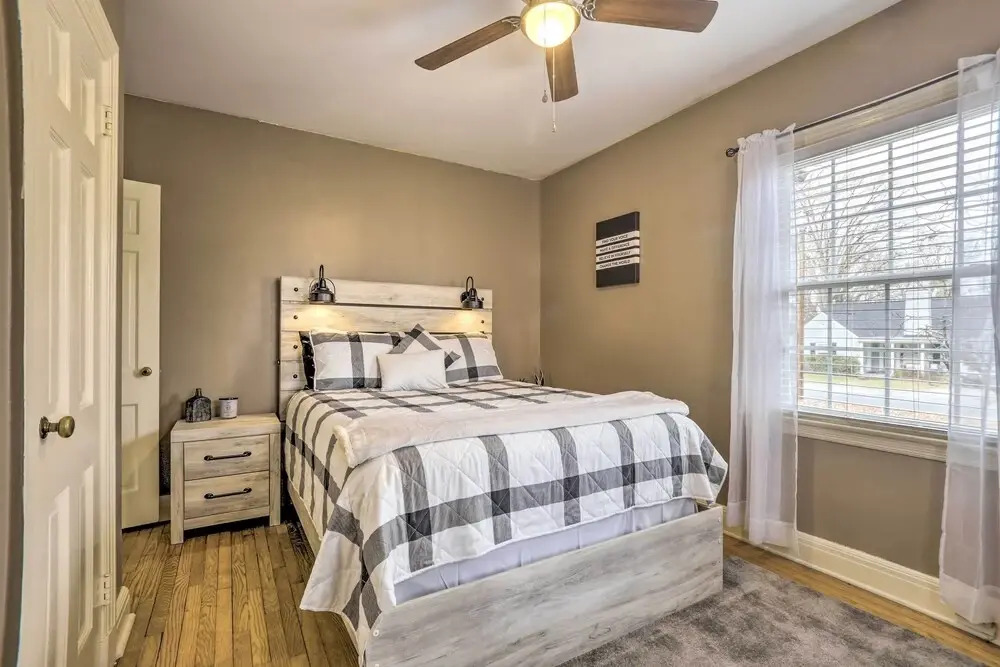 Chic & Cozy Greensboro Home, 2 Mi to Dtwn!