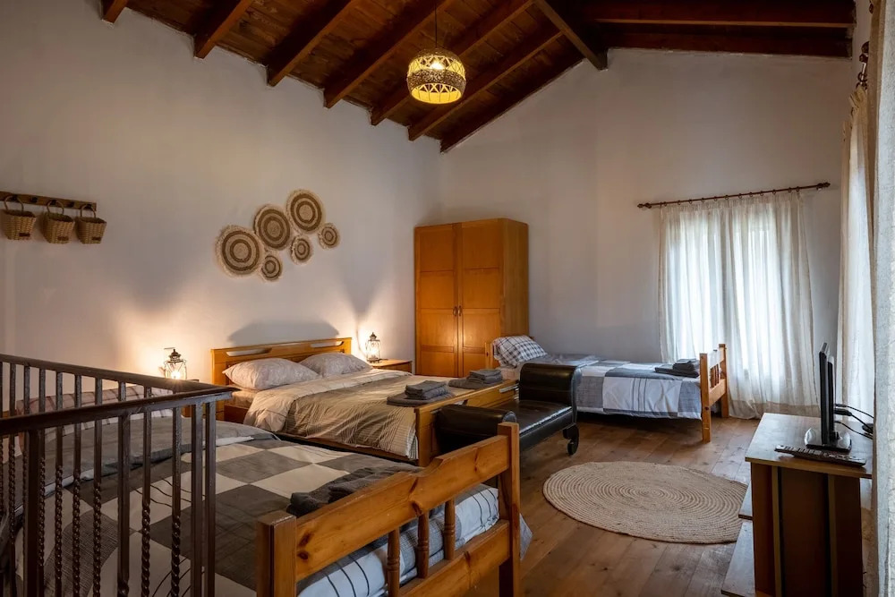 Walnut tree Villa Ano Archanes-10km from Heraklion