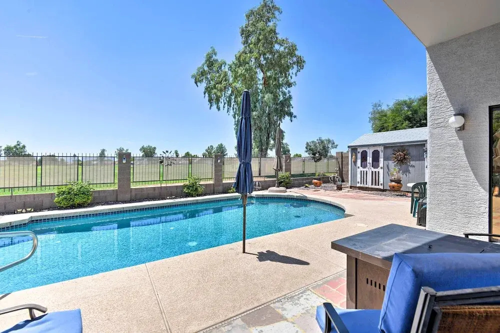 Walk to NFL Games: Glendale Home Near Golf