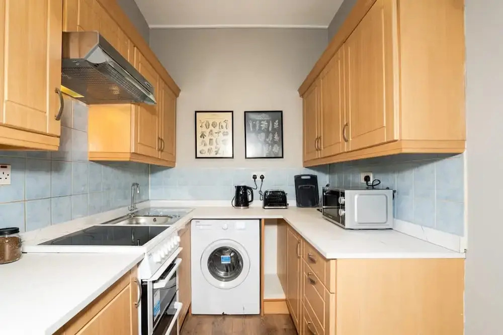 2 Bedroom Flat - Free Parking