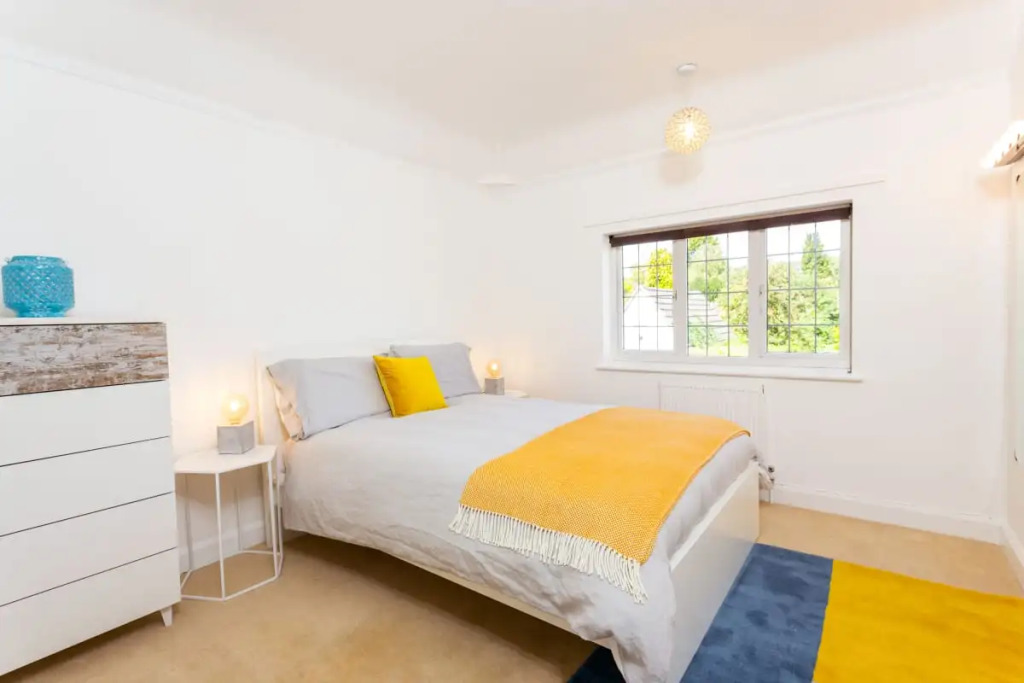 The Queen Edith Place - Lovely 6BDR Home in Secluded Neighbourhood