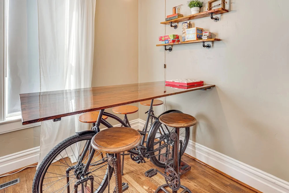 Charming Paris House ~ 1 1/2 Mi to Canyon!