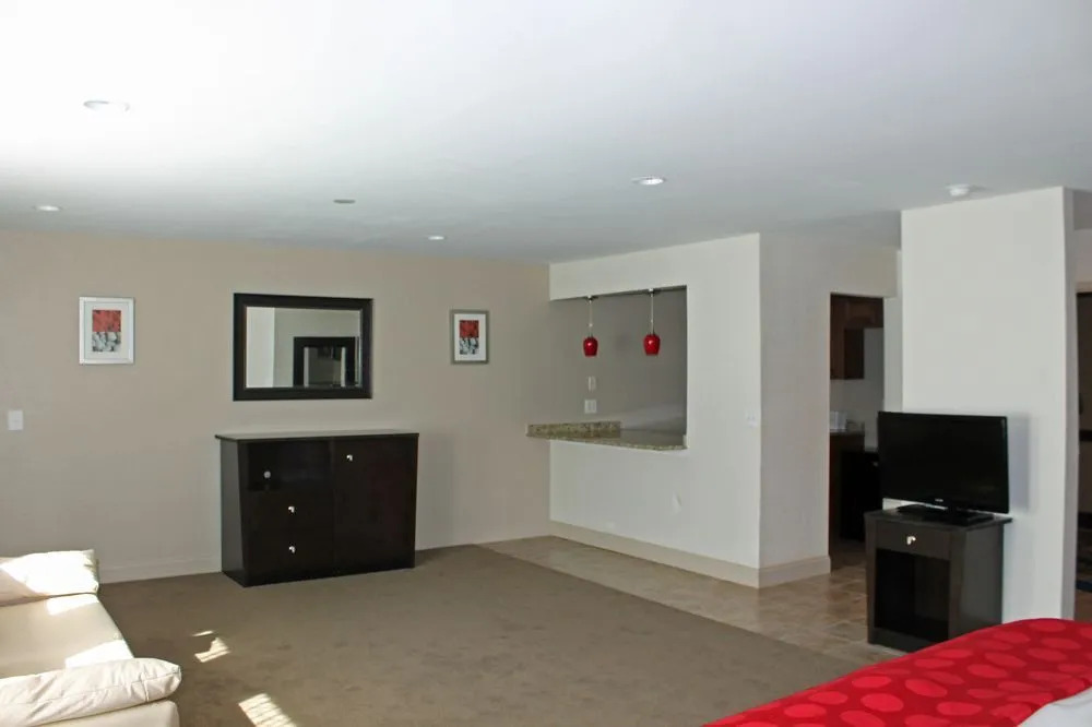 Ramada Pooler/Savannah