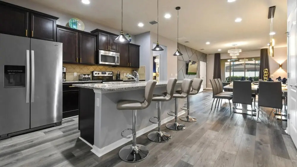 7BR Villa Close to Disney w Pool SPA, Kissimmee