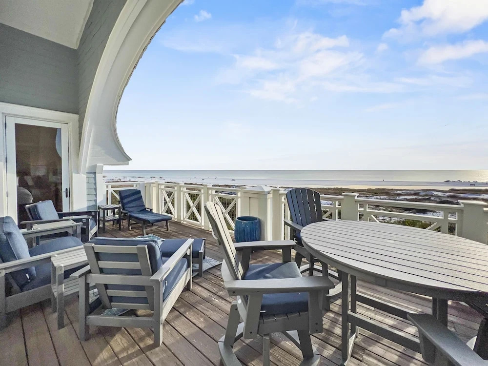 Views From Above 3 Bedroom Condo by RedAwning