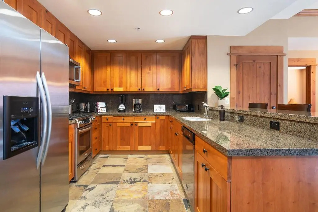 Cozy Ski-In/Ski-Out Northstar Village Residence - Big Horn 408